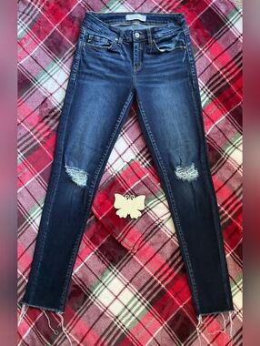 KanCan Awesone Dark Wash Distressed High Rise Skinny Jeans *Near Perfect